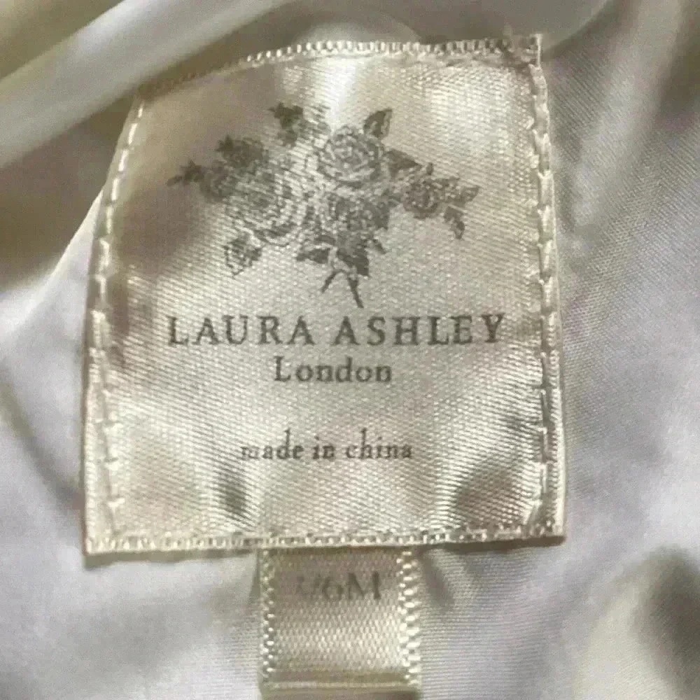 Laura Ashley London Ivory/white tulle dress w/embroidered flowers. Size 3/6M